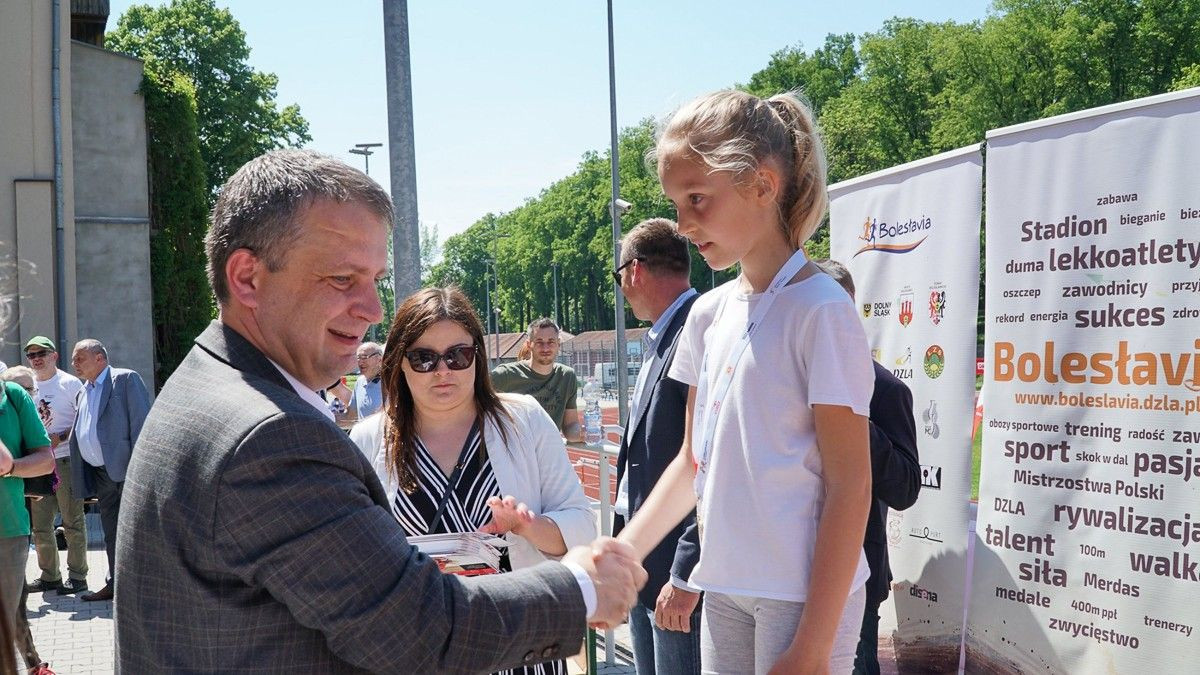 Mistrz olimpijski Szymon Ziółkowski na zawodach w Bolesławcu