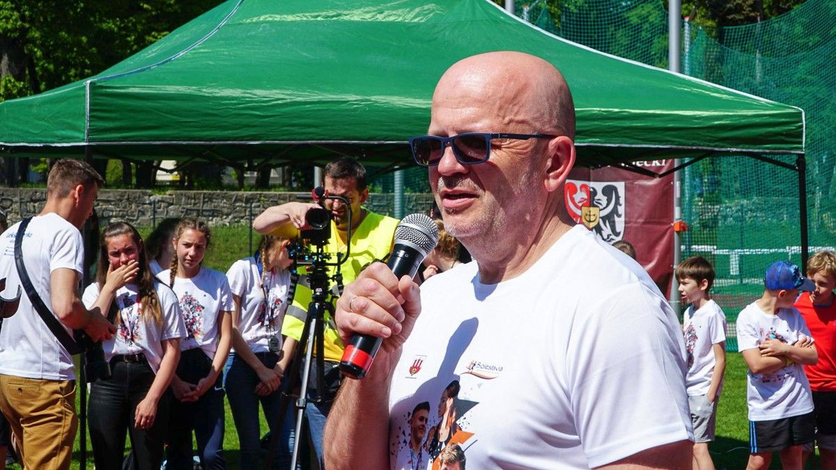 Mistrz olimpijski Szymon Ziółkowski na zawodach w Bolesławcu