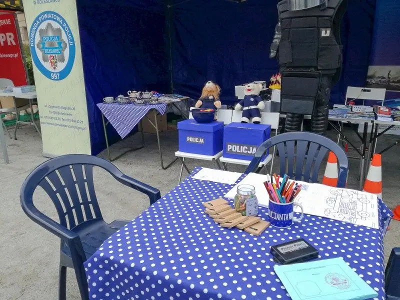 Policjanci promowali ceramikę, bezpieczeństwo i lokalne samorządy we Wrocławiu