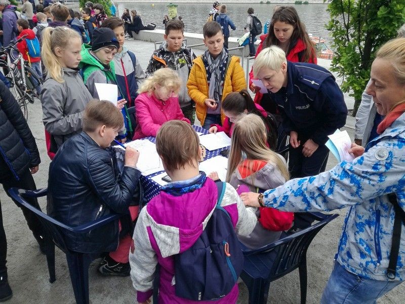 Policjanci promowali ceramikę, bezpieczeństwo i lokalne samorządy we Wrocławiu