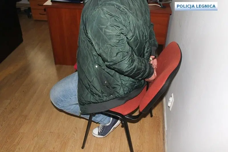 Nastolatek, który chciał oszukać seniora, aresztowany. Podawał się za adwokata