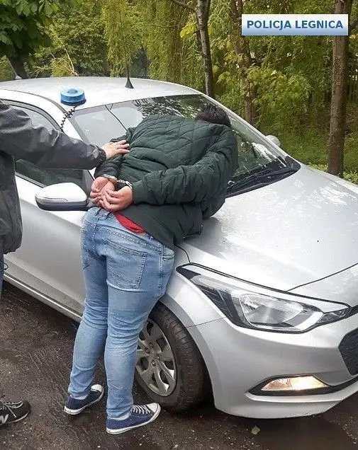 Nastolatek, który chciał oszukać seniora, aresztowany. Podawał się za adwokata