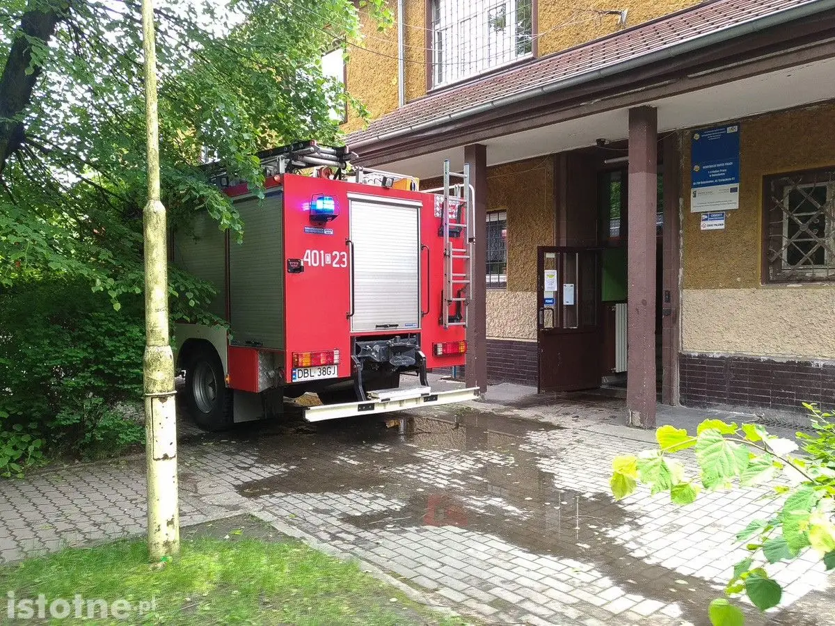 Wozy strażackie przy Zespole Szkół Budowlanych w Bolesławcu
