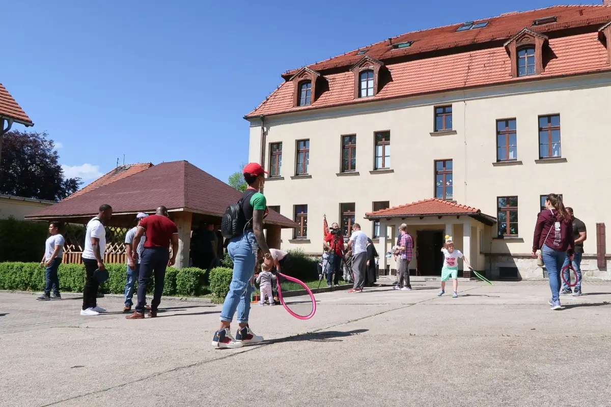 Żołnierki i żołnierze US Army z wizytą i prezentami w Domu Dziecka