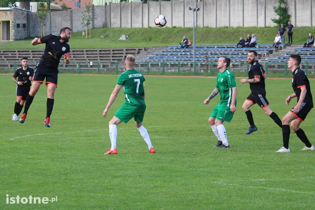 BKS przegrał z AKS-em Strzegom 1:3