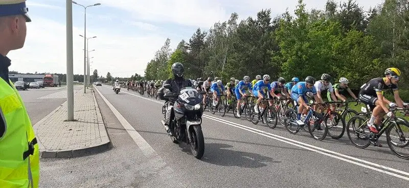 Policjanci zabezpieczali wyścig kolarski