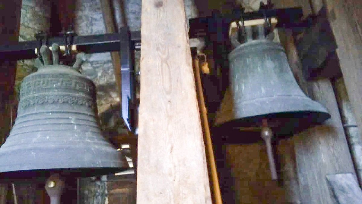 Strażacy ochotnicy posprzątali wieżę kościelną