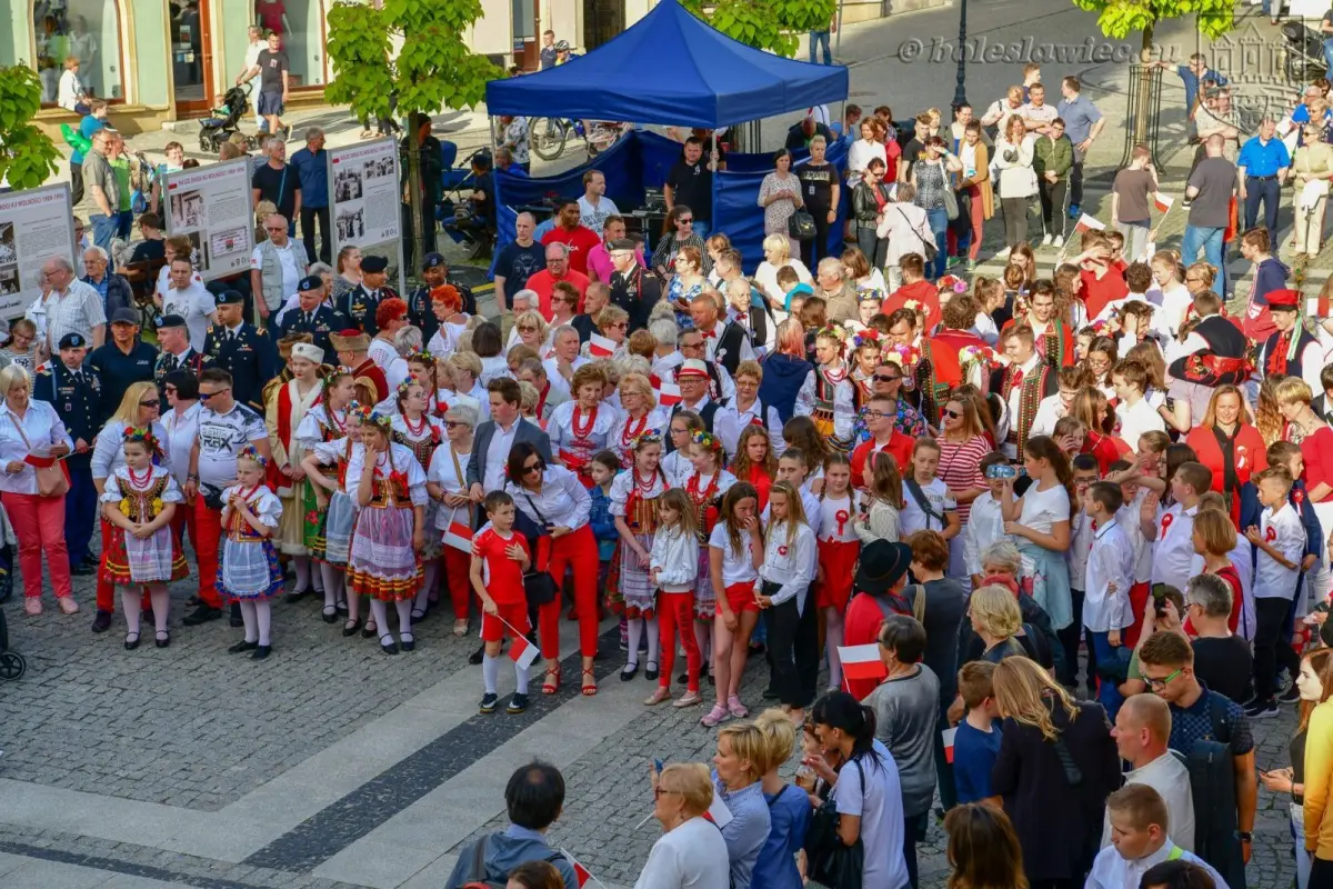 200 osób zatańczyło poloneza na bolesławieckim rynku