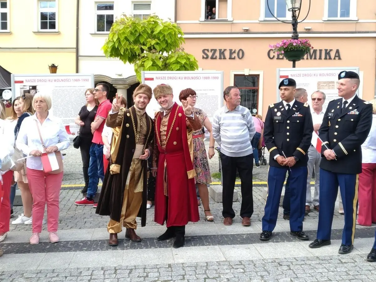 200 osób zatańczyło poloneza na bolesławieckim rynku