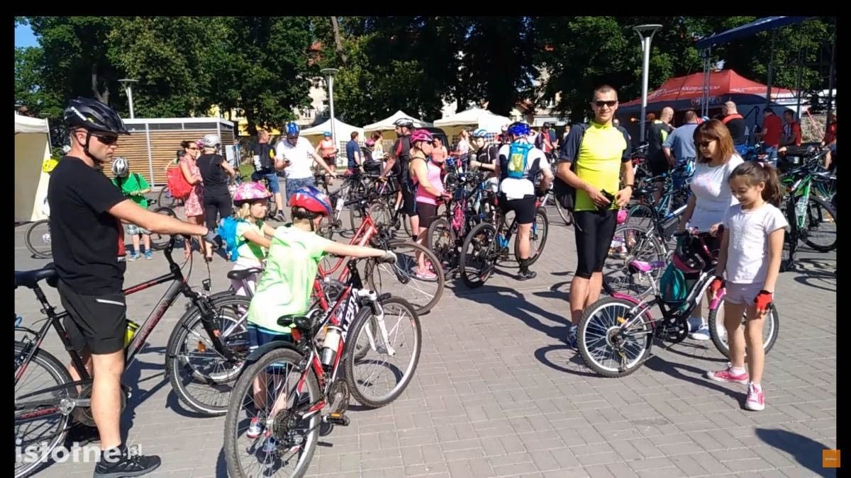 Rowerzyści w czasie 8 Rundki z Powiatem Bolesławieckim