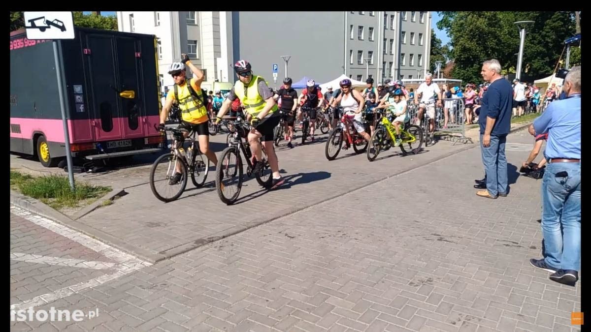 Rowerzyści w czasie 8 Rundki z Powiatem Bolesławieckim