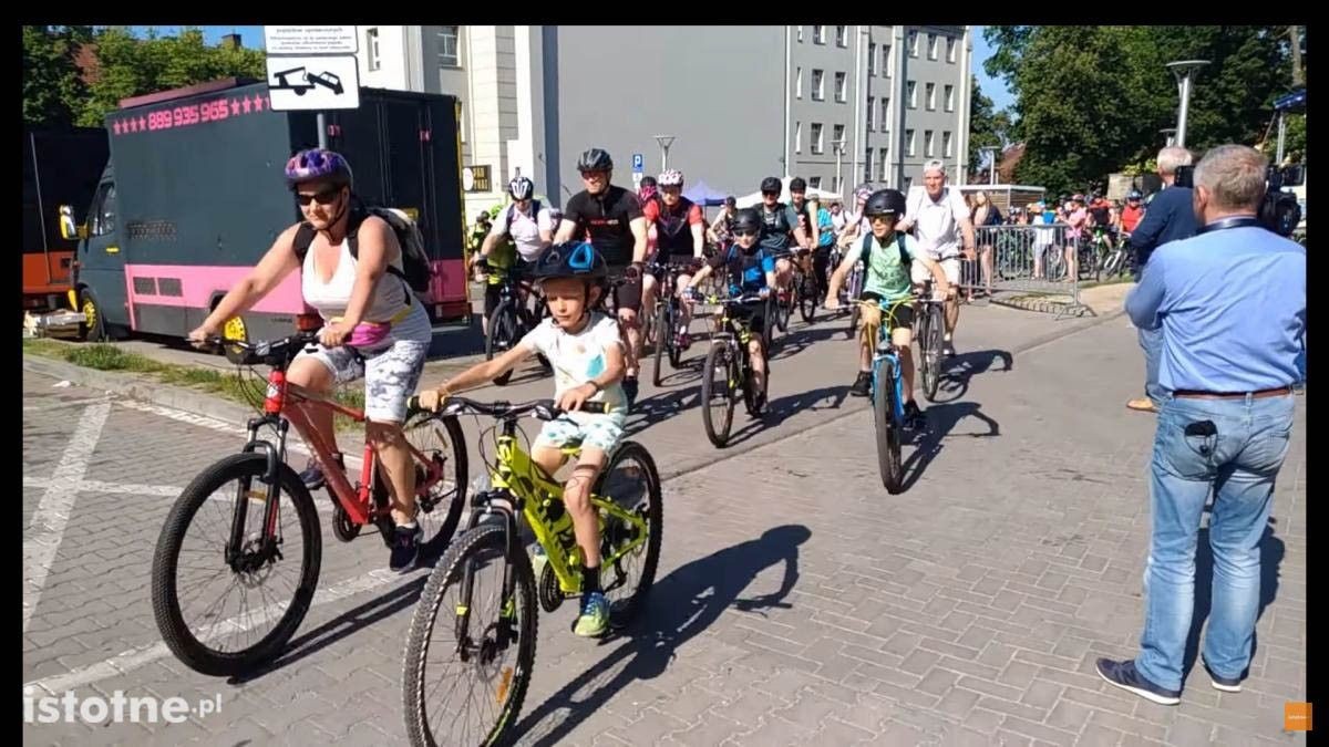 Rowerzyści w czasie 8 Rundki z Powiatem Bolesławieckim