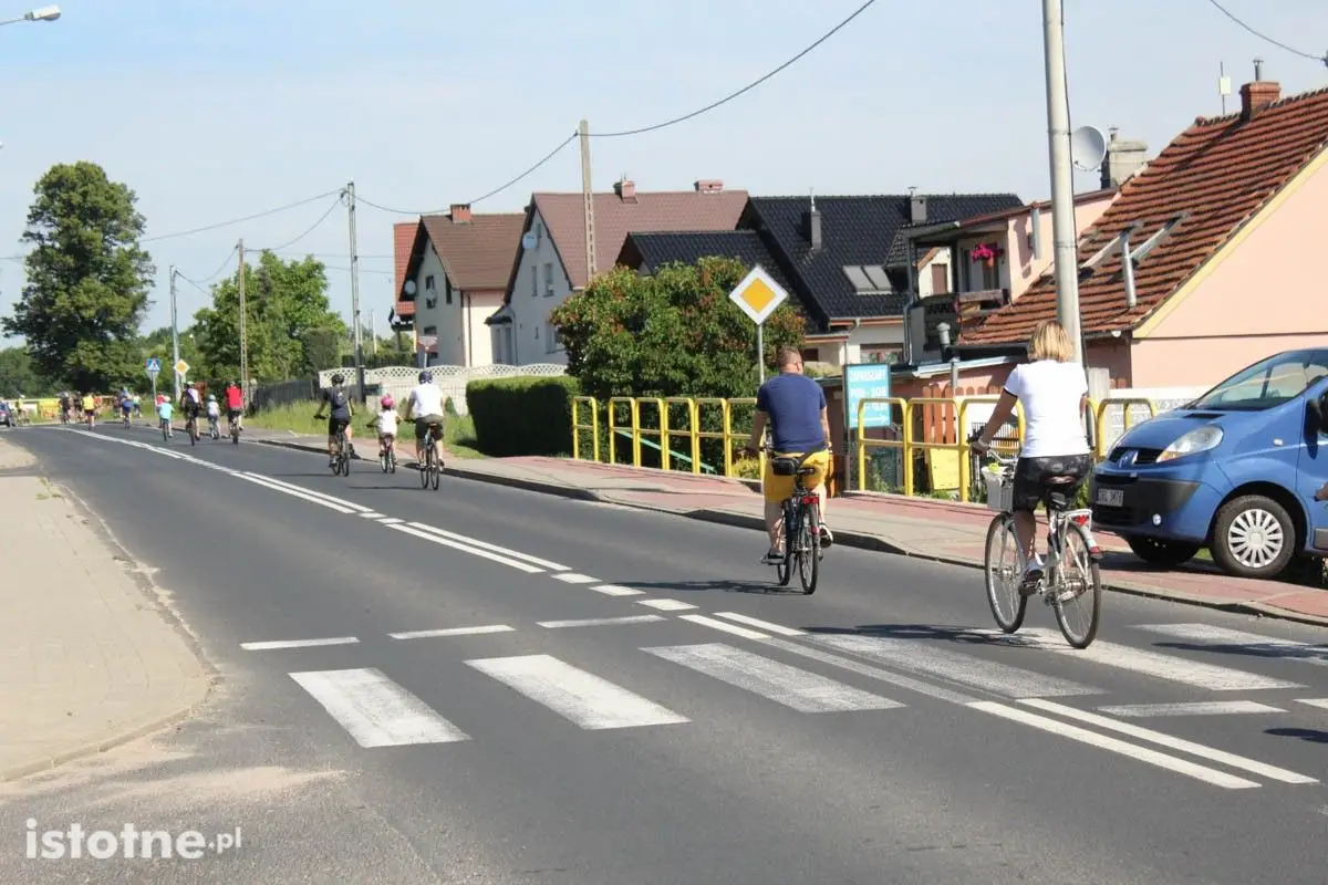 Rowerzyści w czasie 8 Rundki z Powiatem Bolesławieckim