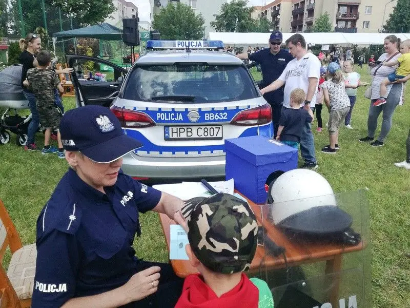 Komisarz Lew na festynach z okazji Dnia Dziecka