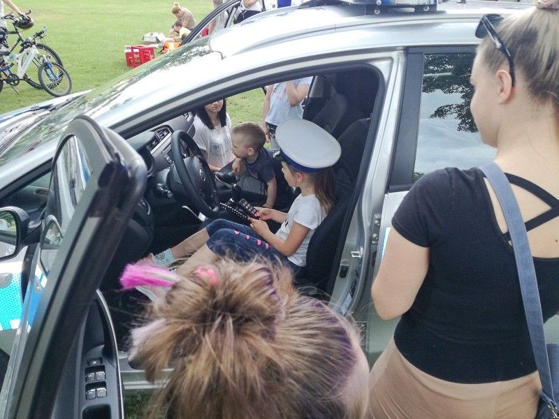 Komisarz Lew na festynach z okazji Dnia Dziecka