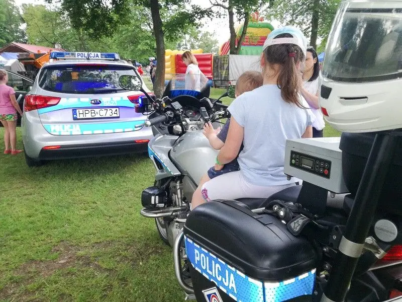 Komisarz Lew na festynach z okazji Dnia Dziecka