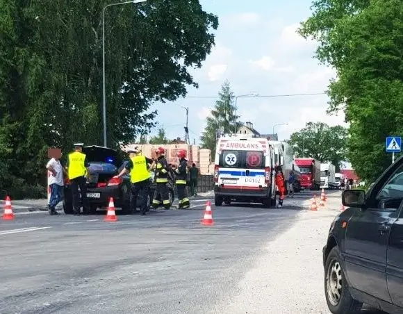 Zderzenie dwóch aut w Łące. Jedna osoba poszkodowana