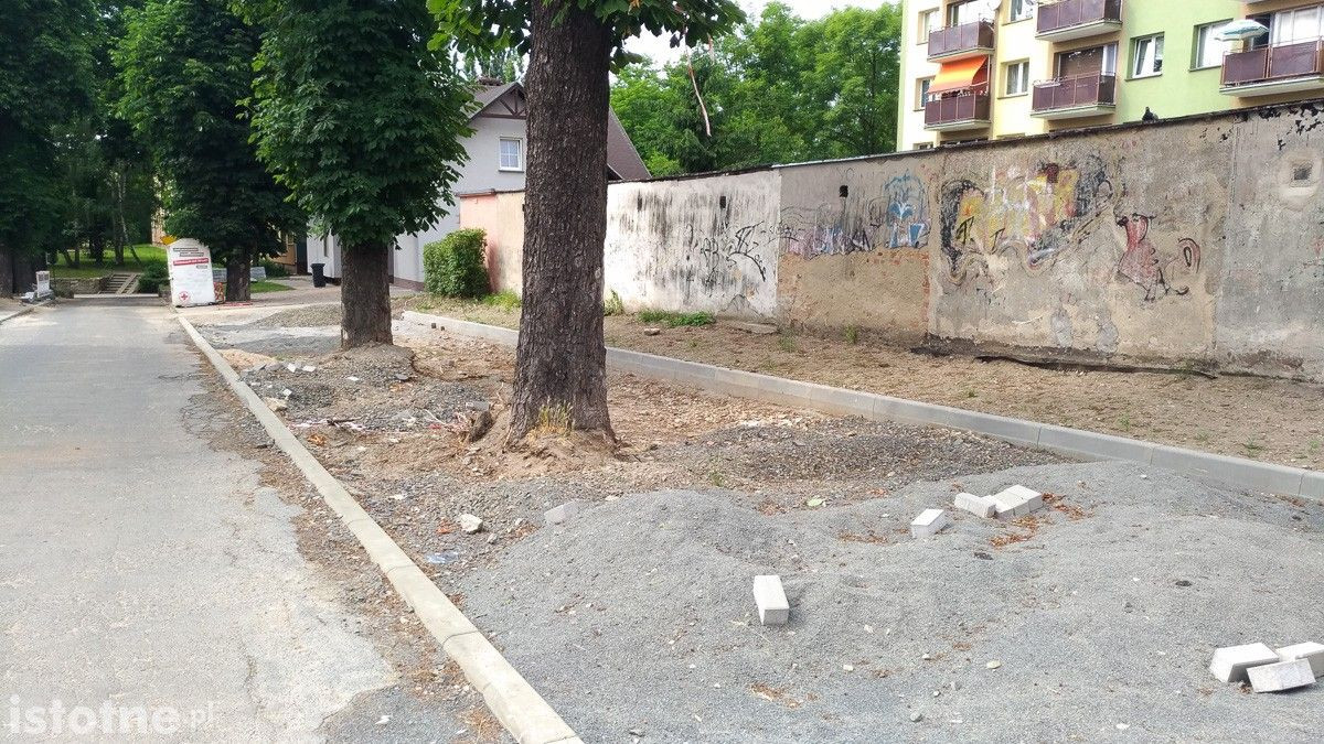 Co z parkingami przy Słowackiego?