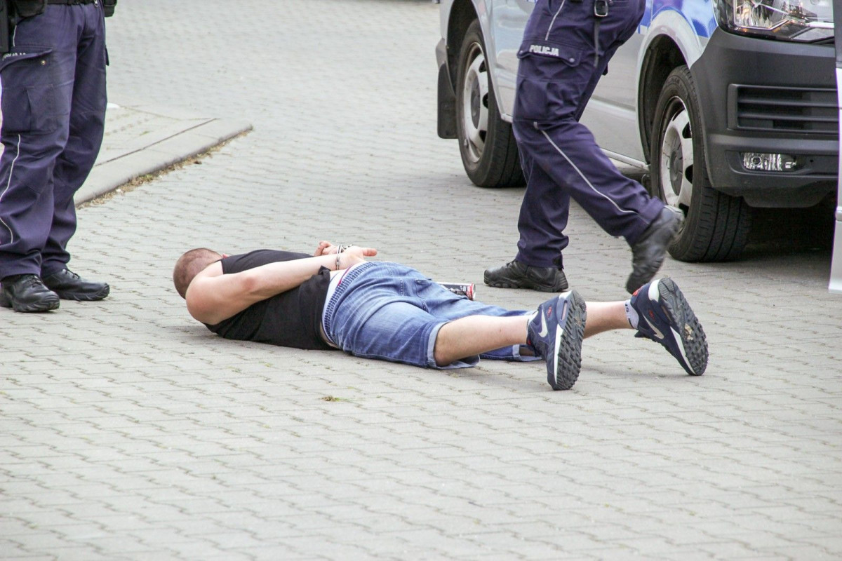 Policyjny pościg za srebrnym BMW