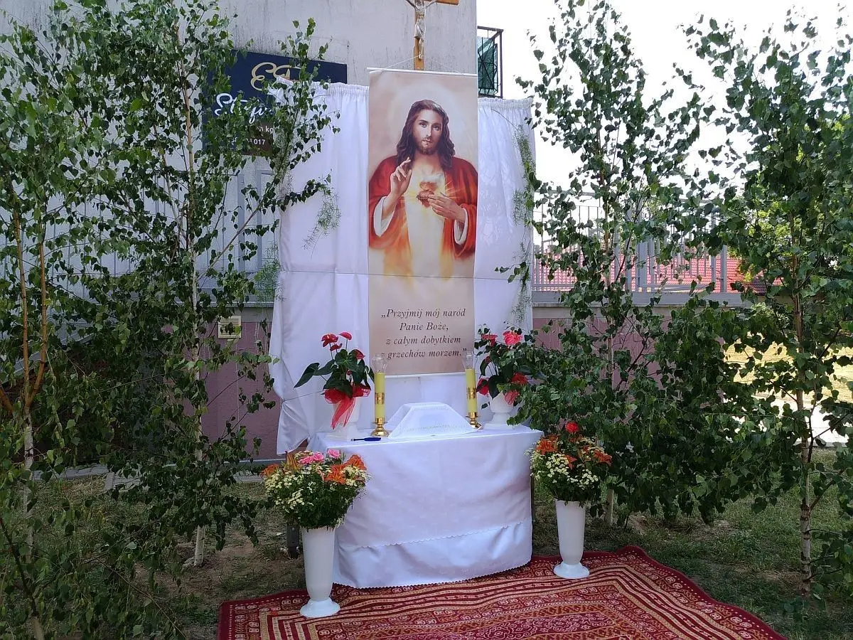 Ołtarze przygotowane na święto Bożego Ciała