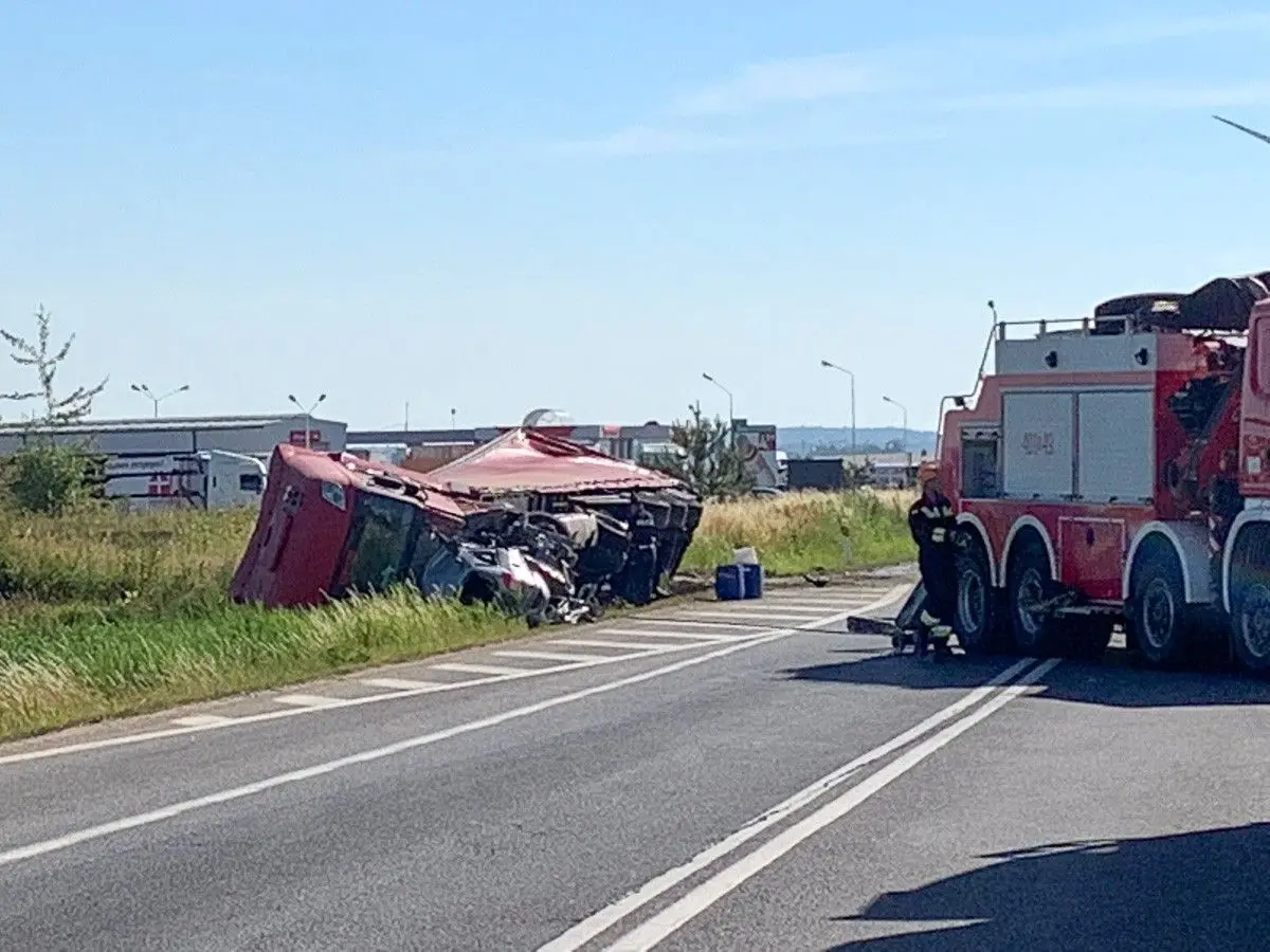 Śmiertelny wypadek pod Zgorzelcem. Kierowca osobówki zginął na miejscu