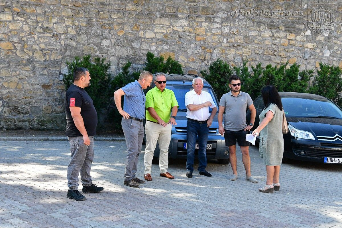 Kościelna: nowy wygląd podwórka przy murach obronnych