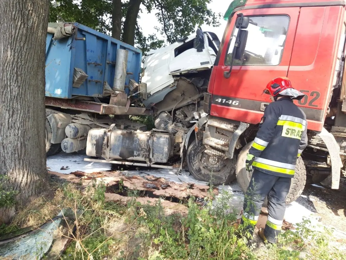 Zderzenie dwóch ciężarówek koło Raciborowic