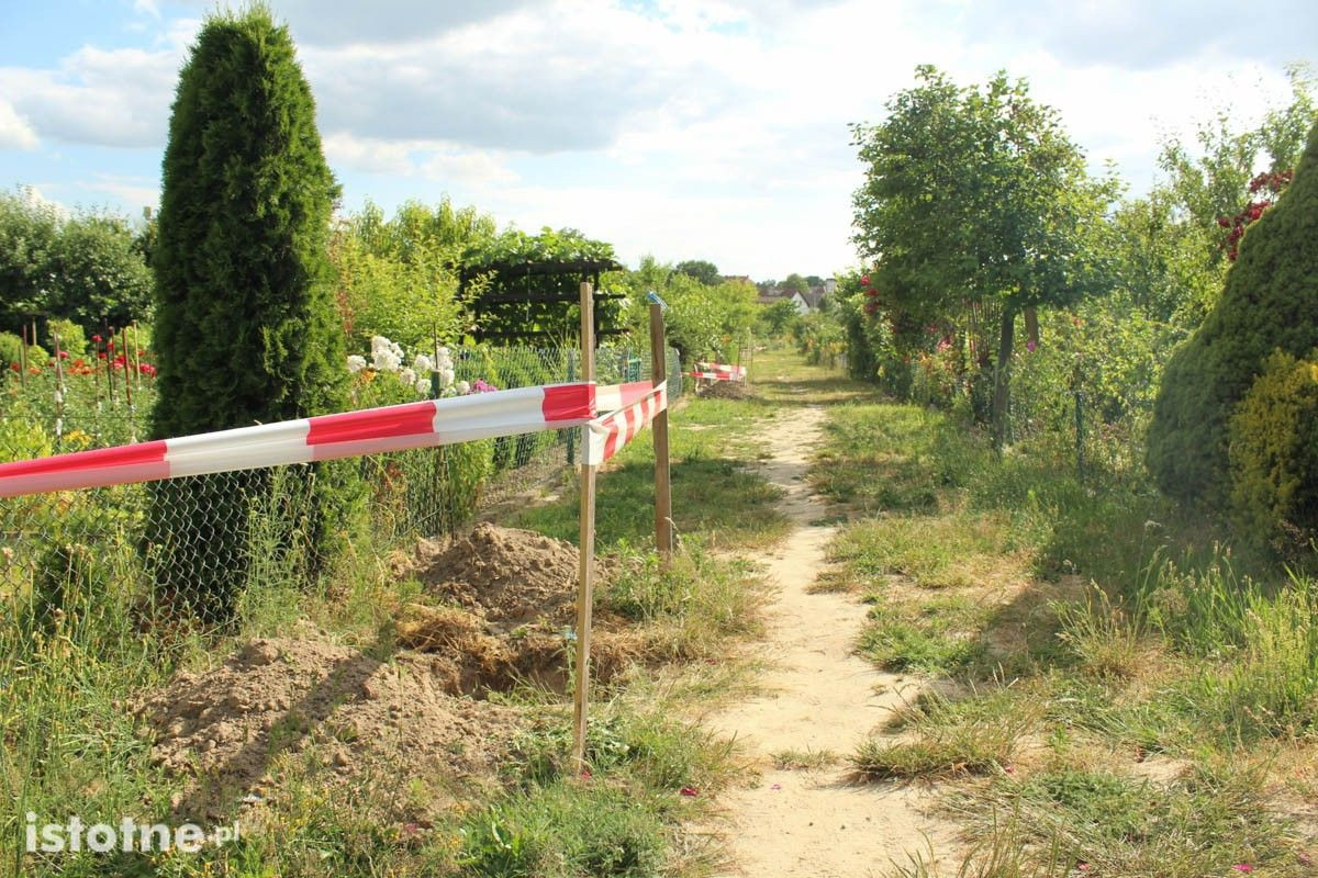 Problemy z wodą na działkach przy Łasickiej