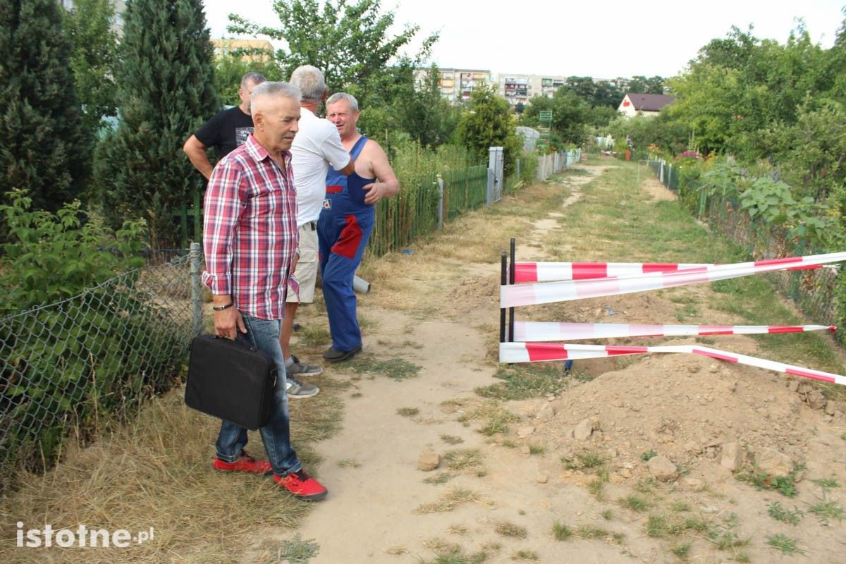 Problemy z wodą na działkach przy Łasickiej