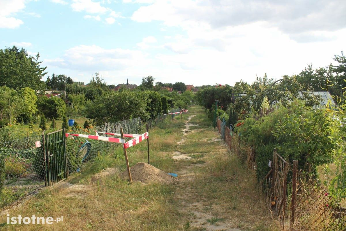 Problemy z wodą na działkach przy Łasickiej