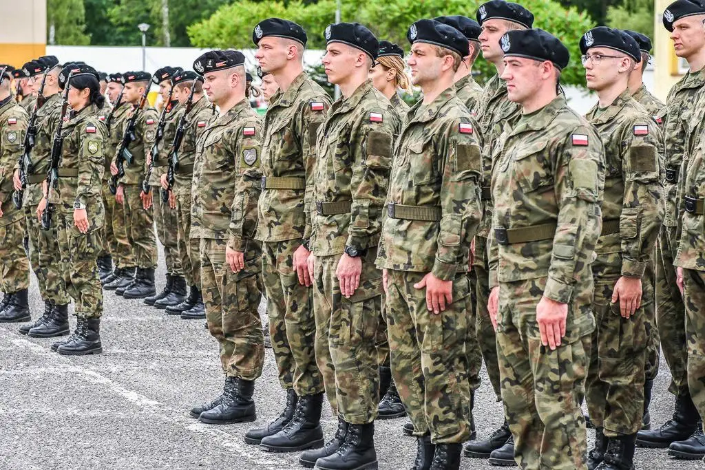 Studenci dostali broń