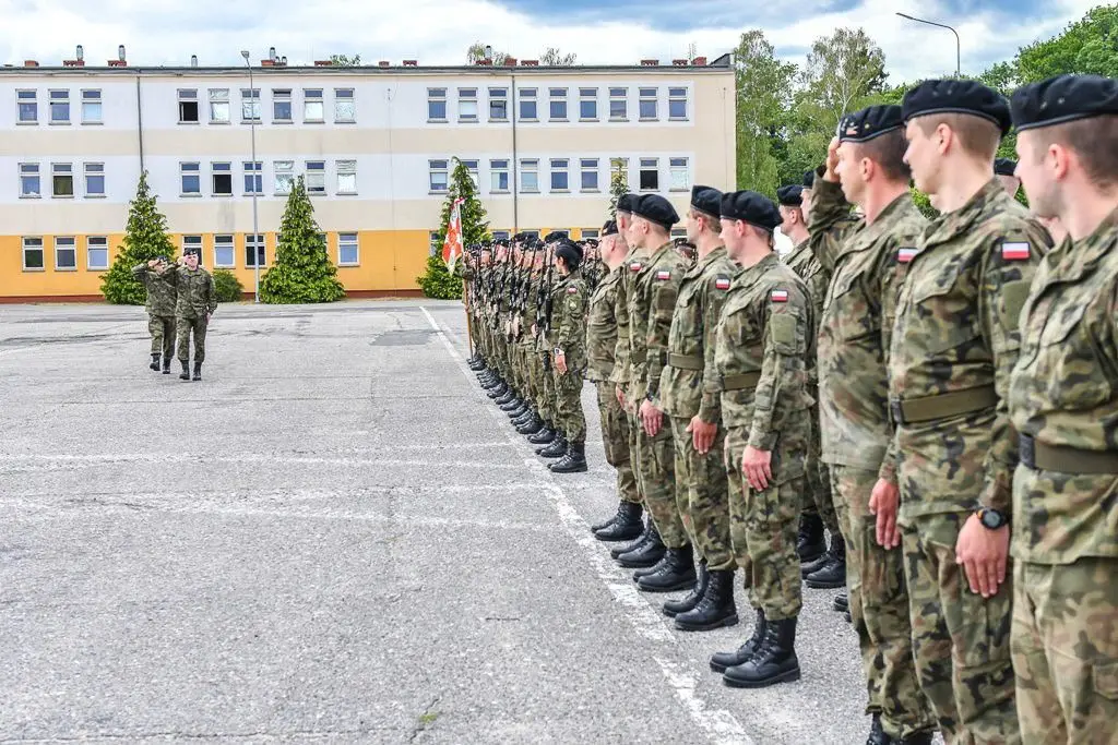 Studenci dostali broń