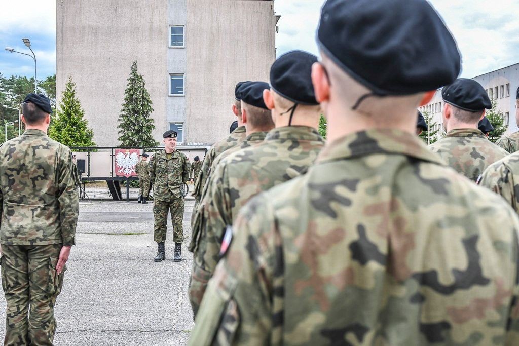 Studenci dostali broń
