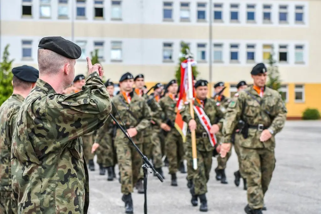 Studenci dostali broń
