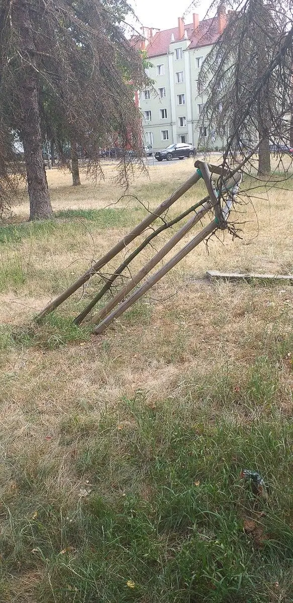 Nadal jest problem z bezdomnymi przy Chrobrego. „Robią, co chcą”