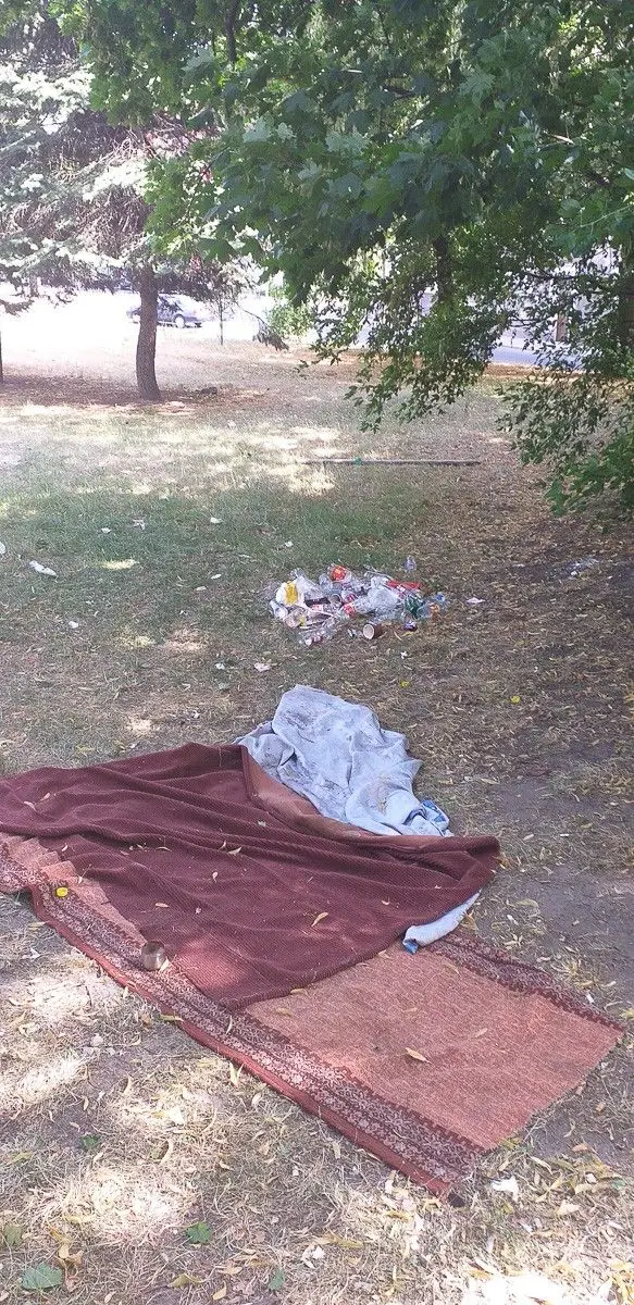 Nadal jest problem z bezdomnymi przy Chrobrego. „Robią, co chcą”