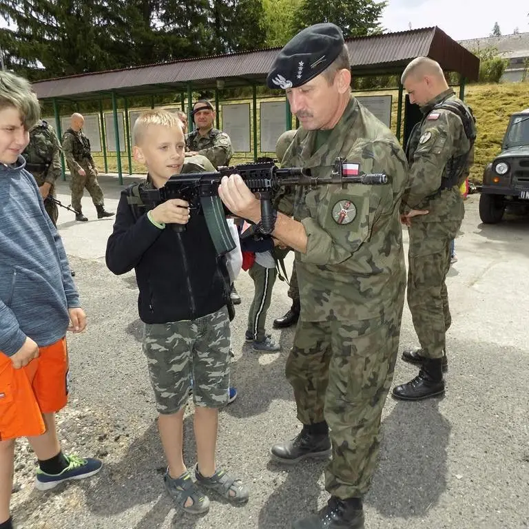 Wakacje z artylerzystami