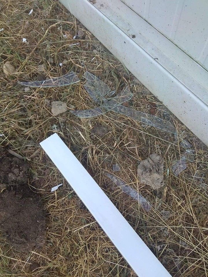 Zdemolowana infrastruktura boiska KS Milików