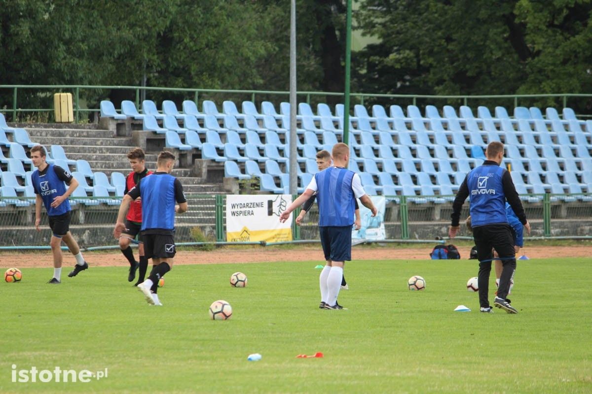 Piłkarze BKS w czasie treningu