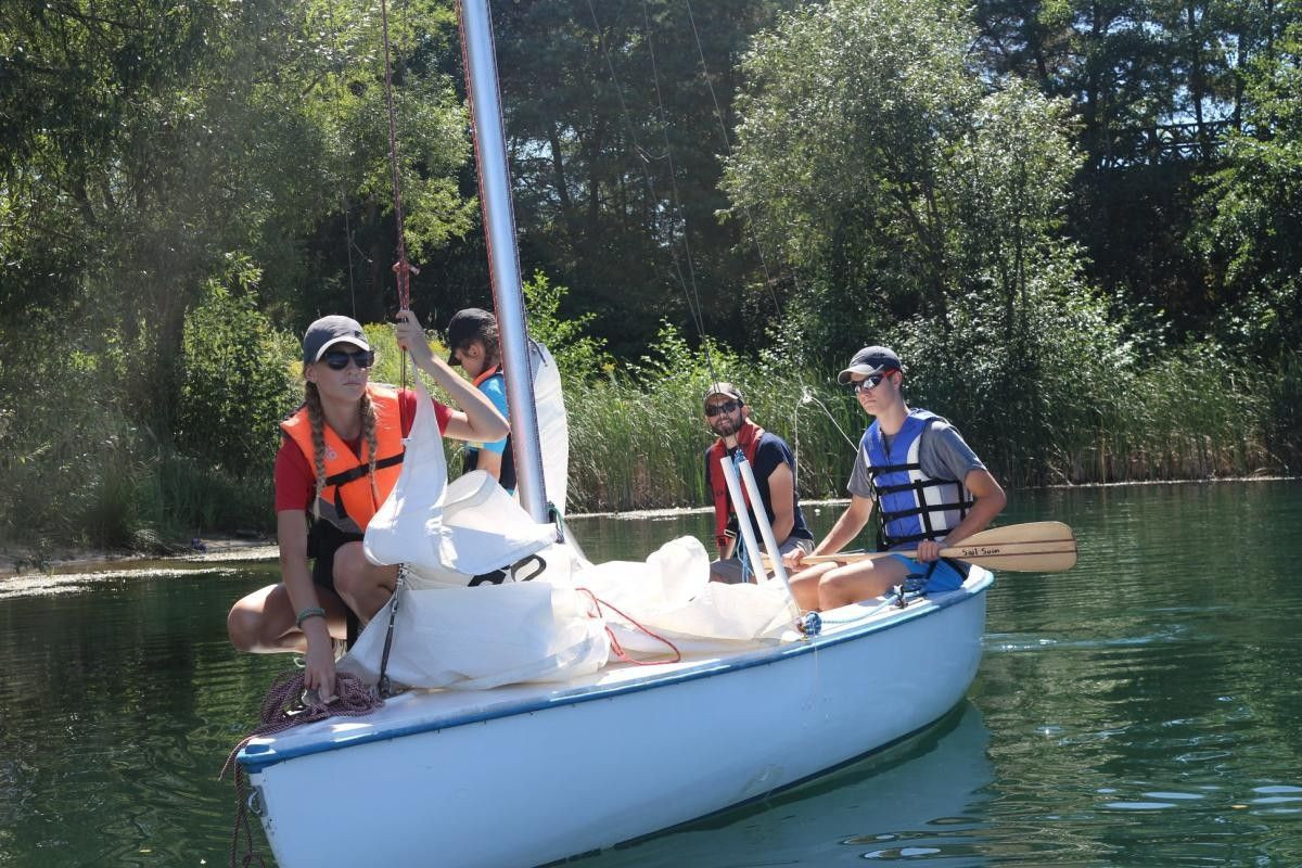 Aktywne wakacje pod żaglami – półkolonie, a może rejs?