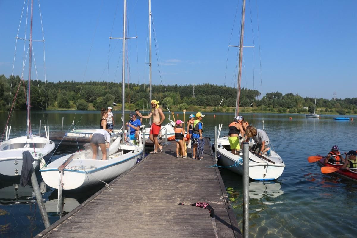 Aktywne wakacje pod żaglami – półkolonie, a może rejs?