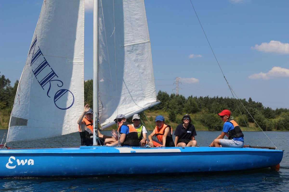 Aktywne wakacje pod żaglami – półkolonie, a może rejs?