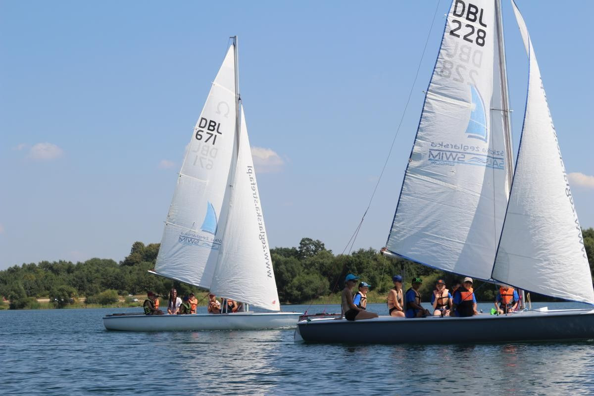 Aktywne wakacje pod żaglami – półkolonie, a może rejs?