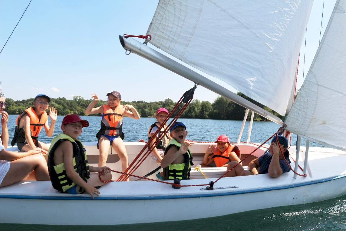 Aktywne wakacje pod żaglami – półkolonie, a może rejs?