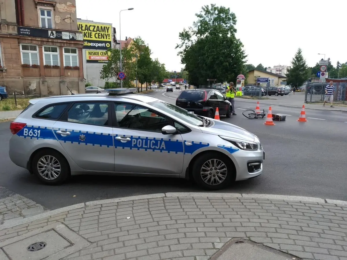 Potrącenie rowerzysty przy Komuny Paryskiej