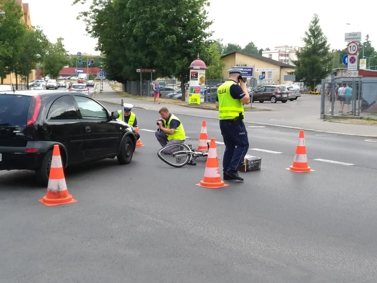 Potrącenie rowerzysty przy Komuny Paryskiej