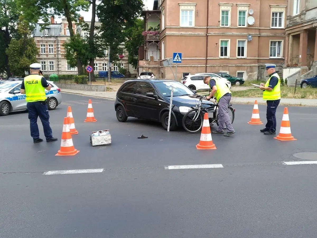 Potrącenie rowerzysty przy Komuny Paryskiej
