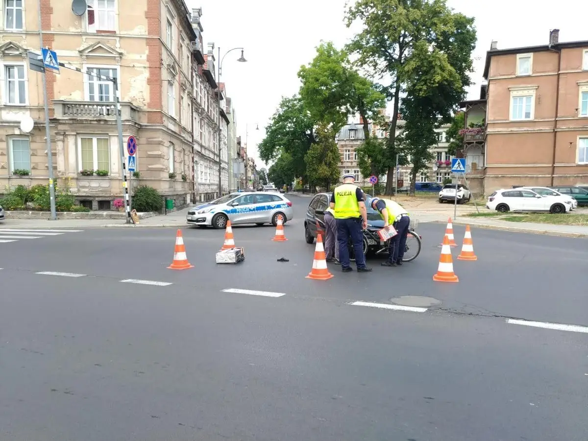 Potrącenie rowerzysty przy Komuny Paryskiej