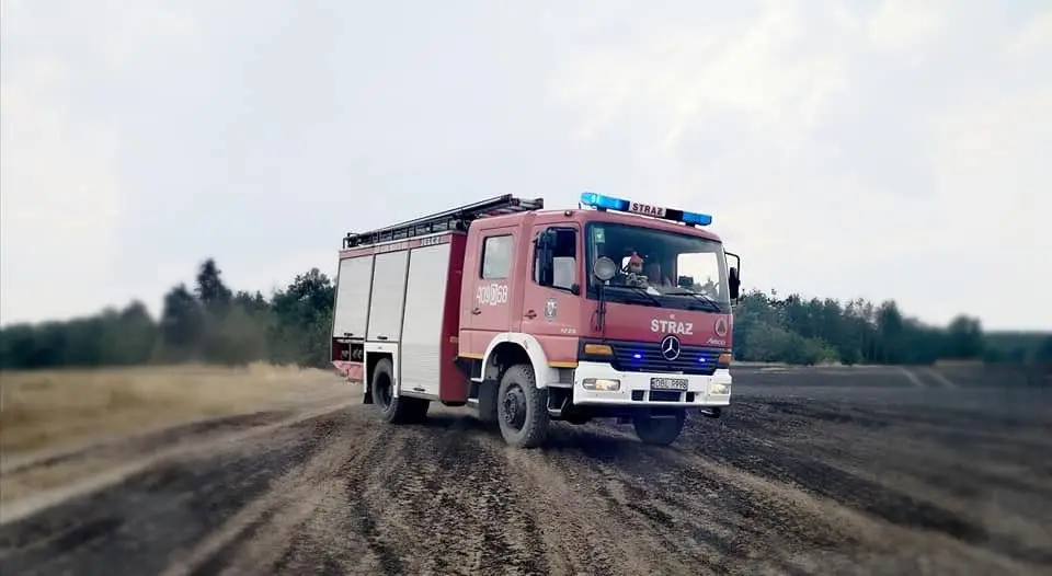 Pożar pola koło cmentarza Kutuzowa