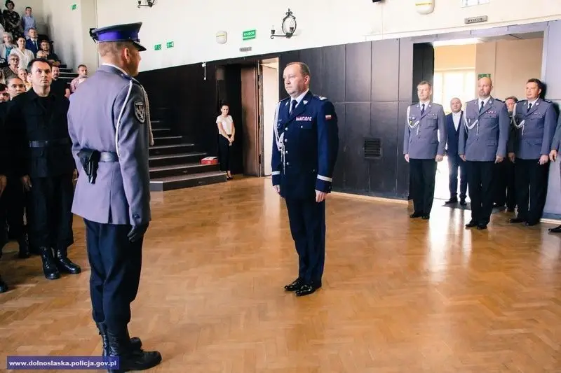 Ślubowanie nowo przyjętych policjantów. Jeden z nich służyć będzie w Bolesławcu